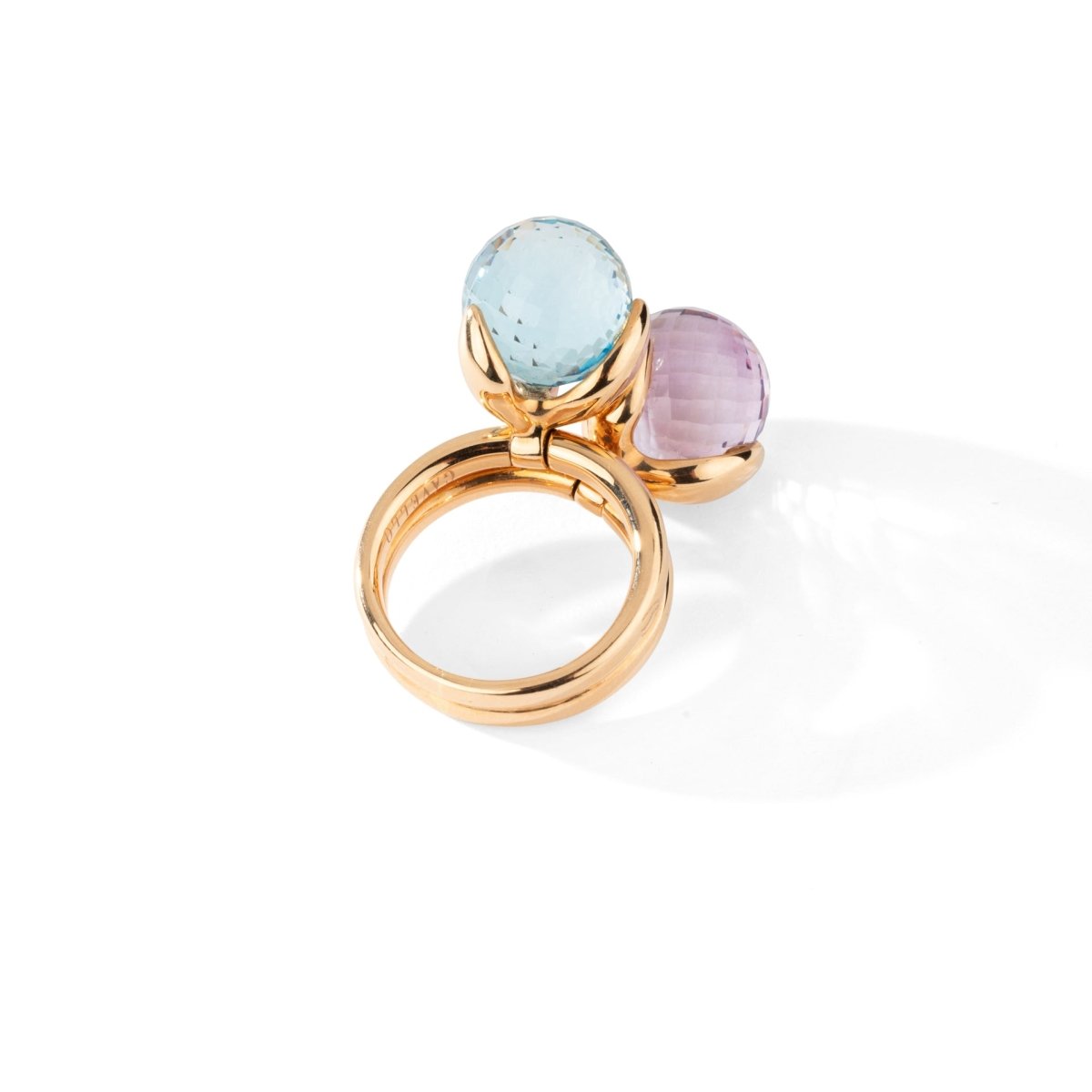 Deux bagues en or jaune, améthyste, topaze bleue et citrine