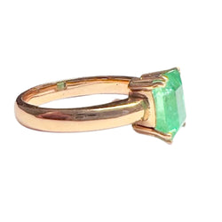 SORTIJA DISEÑO CLÁSICO SIGLO XX de ORO 18 kts con ESMERALDA