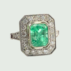 BAGUE RETRO STYLE PLATINE avec DIAMANTS et EMERALDE CENTRALE