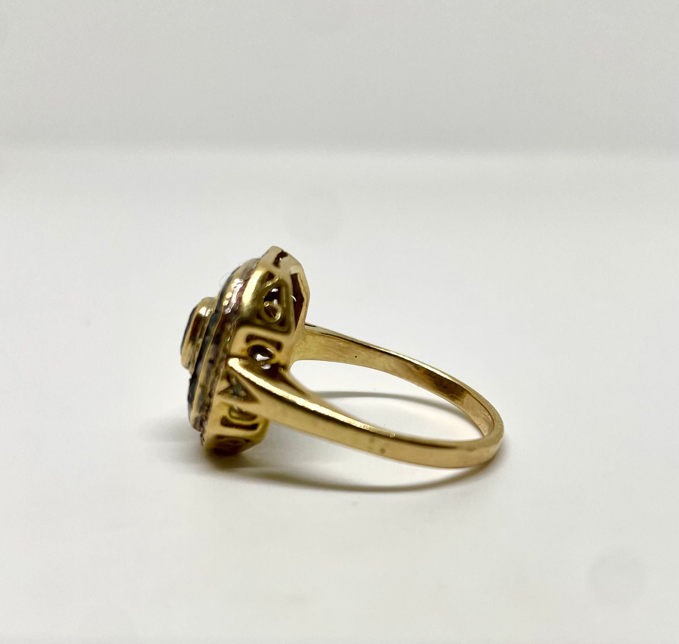 Bague art déco or jaune saphirs et diamants