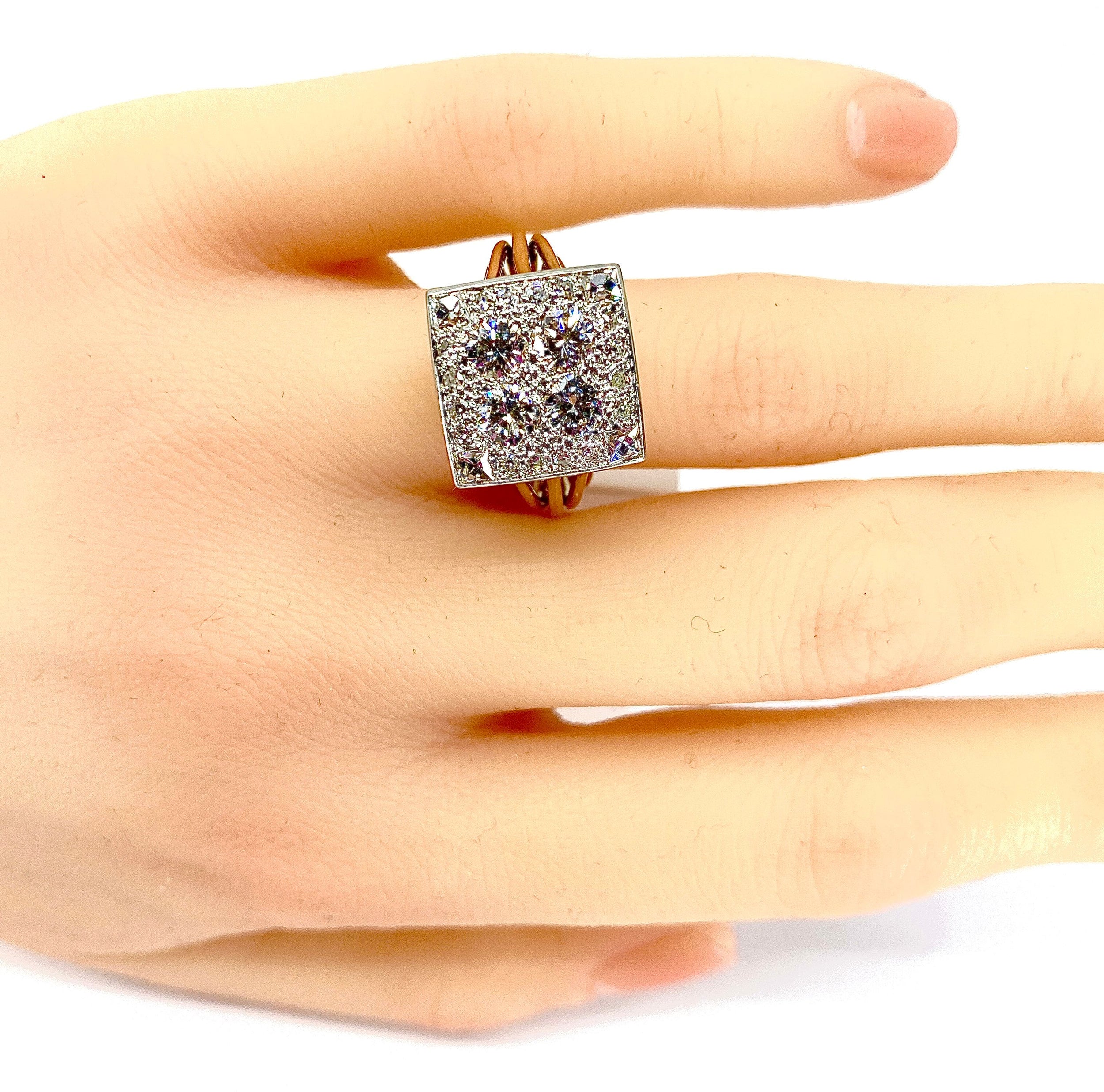 Bague en or jaune et or blanc 18 carats pavée de diamants