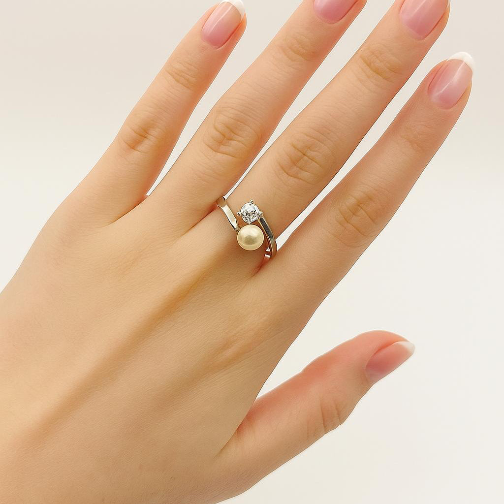 Toi et Moi ring in white gold, pearl, and diamonds 