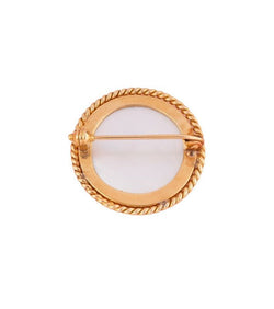 Broche composée d’un cristal d’Essex, en or jaune 18k