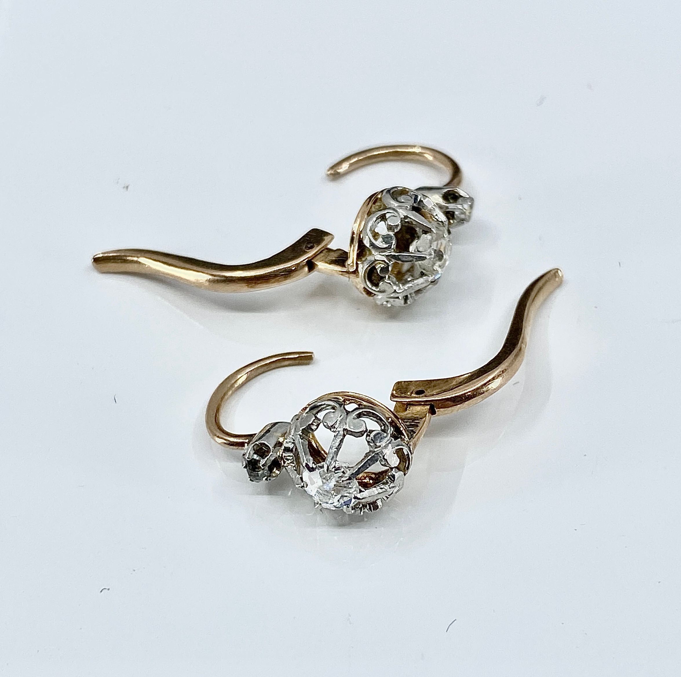 Boucles d’oreilles en or 18 carats et diamants, époque 1900.