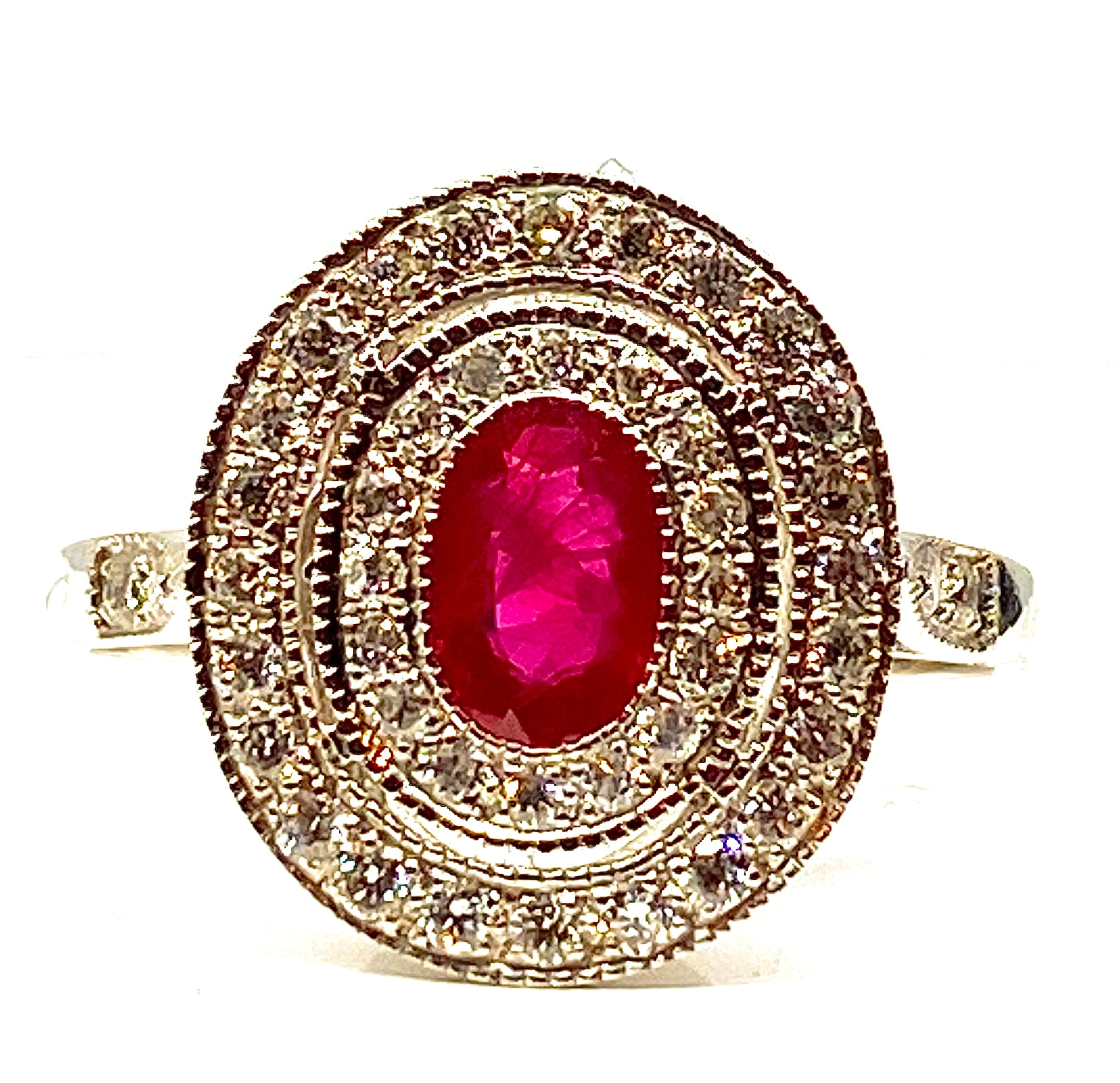 Bague marguerite en or 18 carats en rubis et diamants