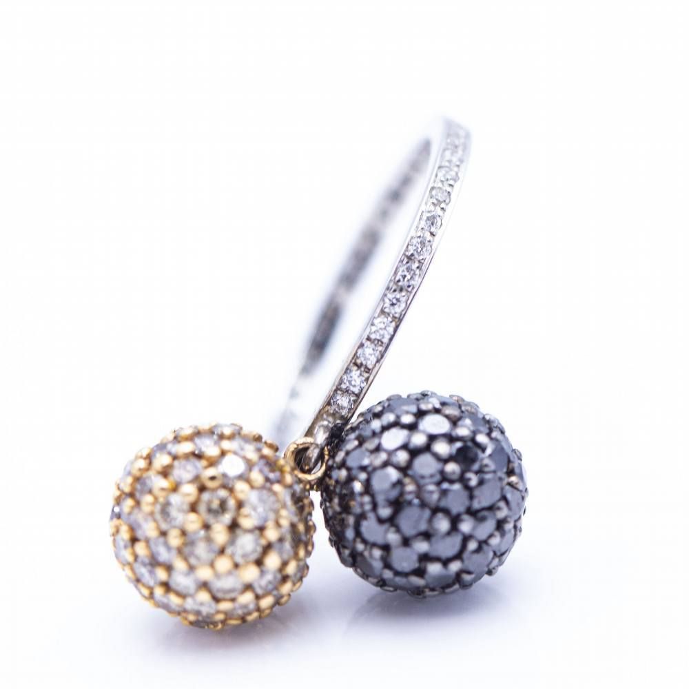 Ring at yellow gold, white gold and diamonds