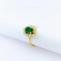 Marguerite en or jaune diamants et émeraude