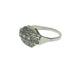 Art Deco ring in white gold, platinum and diamonds 
