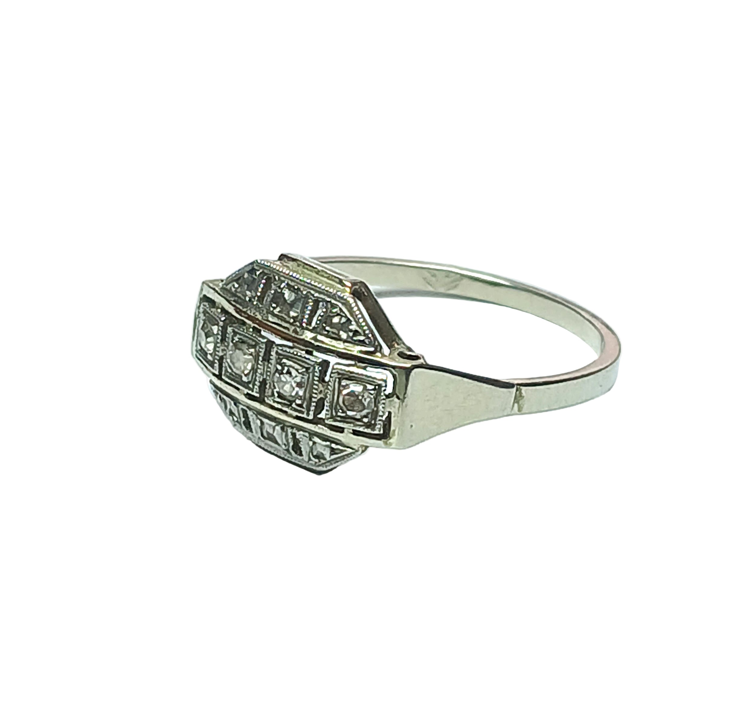 Art Deco ring in white gold, platinum and diamonds 
