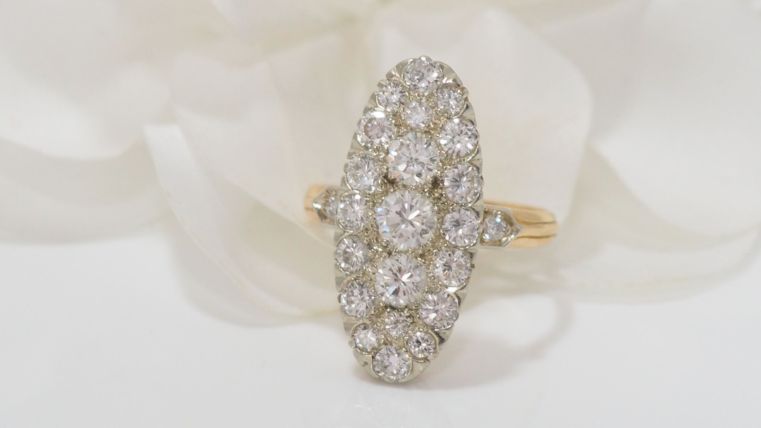 Bague marquise en or bicolore et diamants