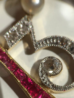 Pendant in yellow gold, paltinium, rubies, pearls and diamonds