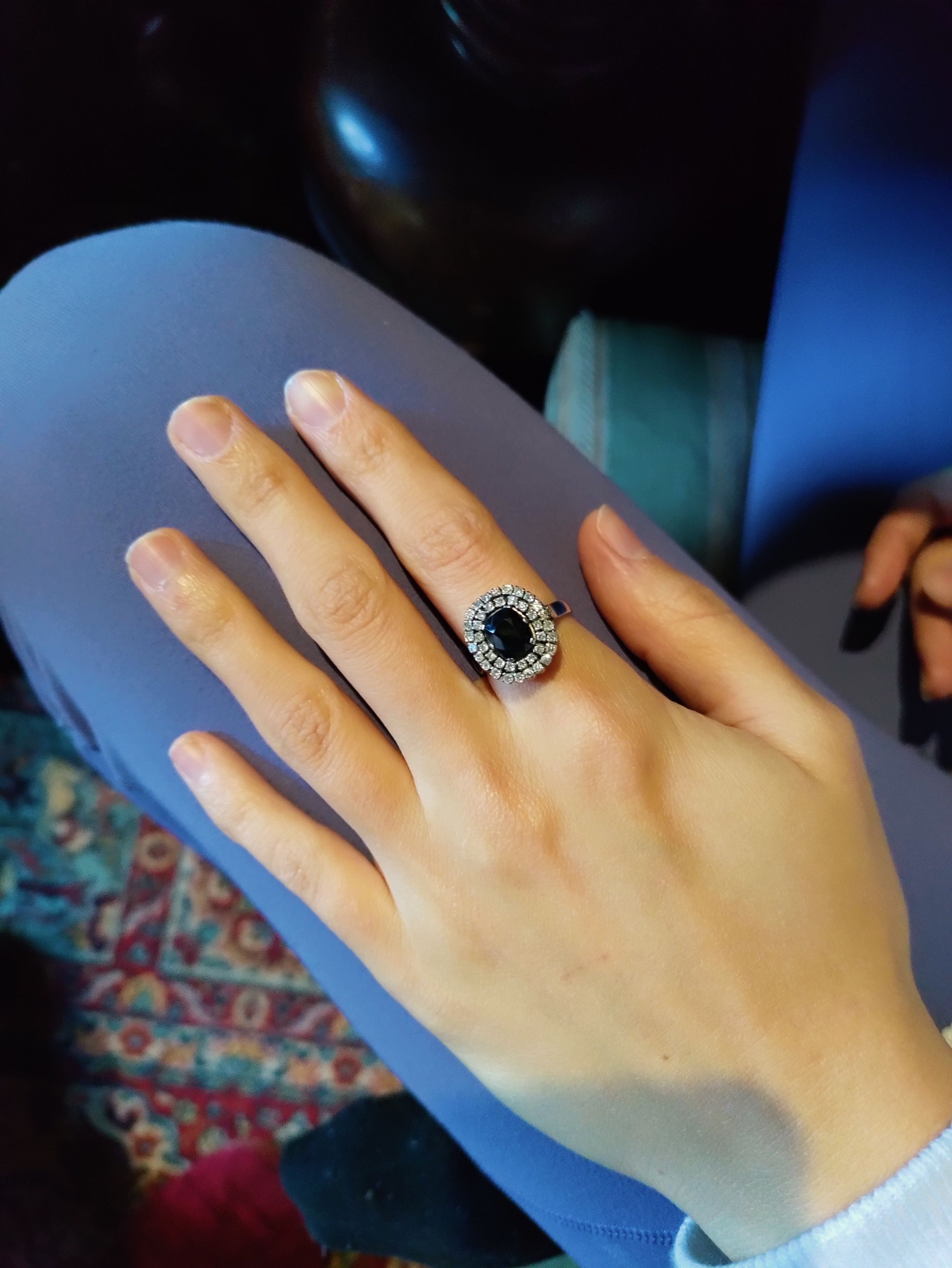 Ring Surroundings in white gold, sapphire and diamonds