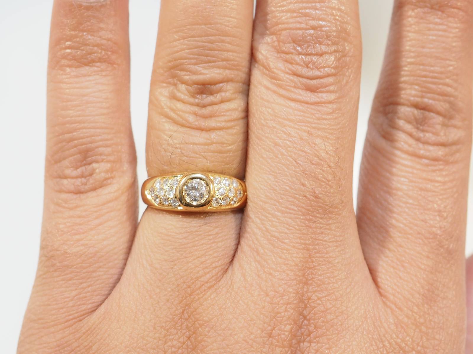 Bague jonc en or jaune et diamant