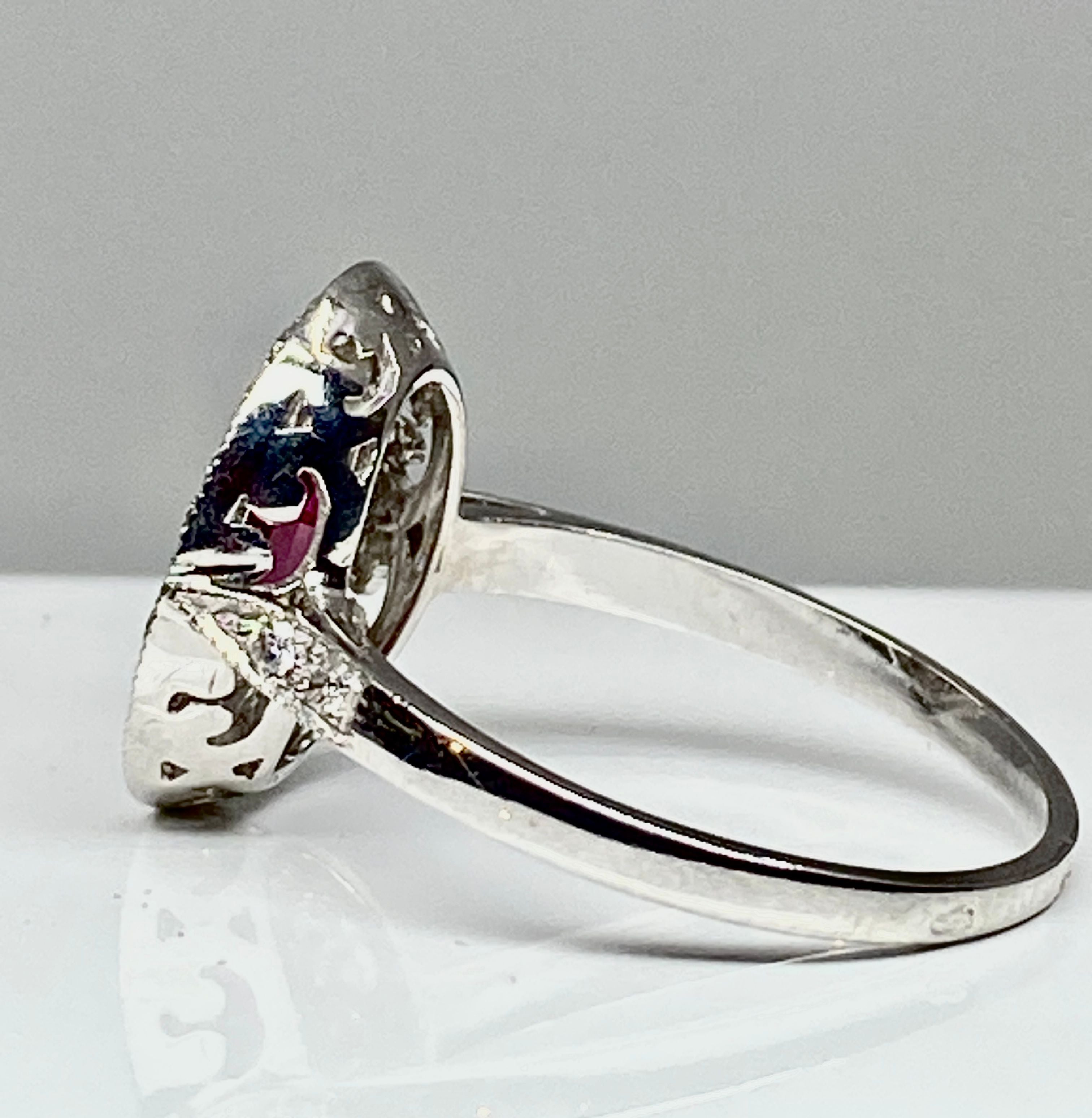 Bague marguerite en or 18 carats en rubis et diamants