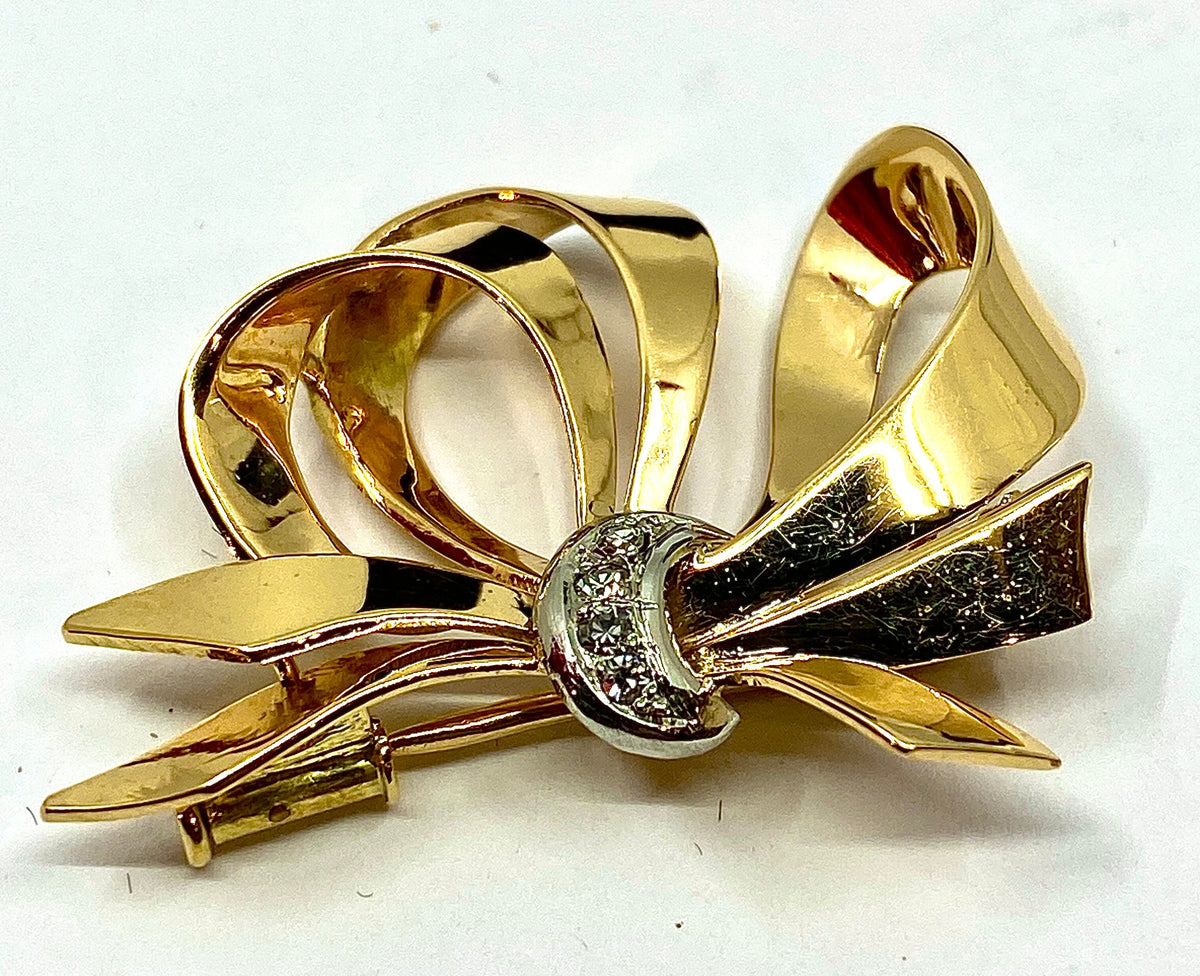 Broche noeud en or et platine et diamants
