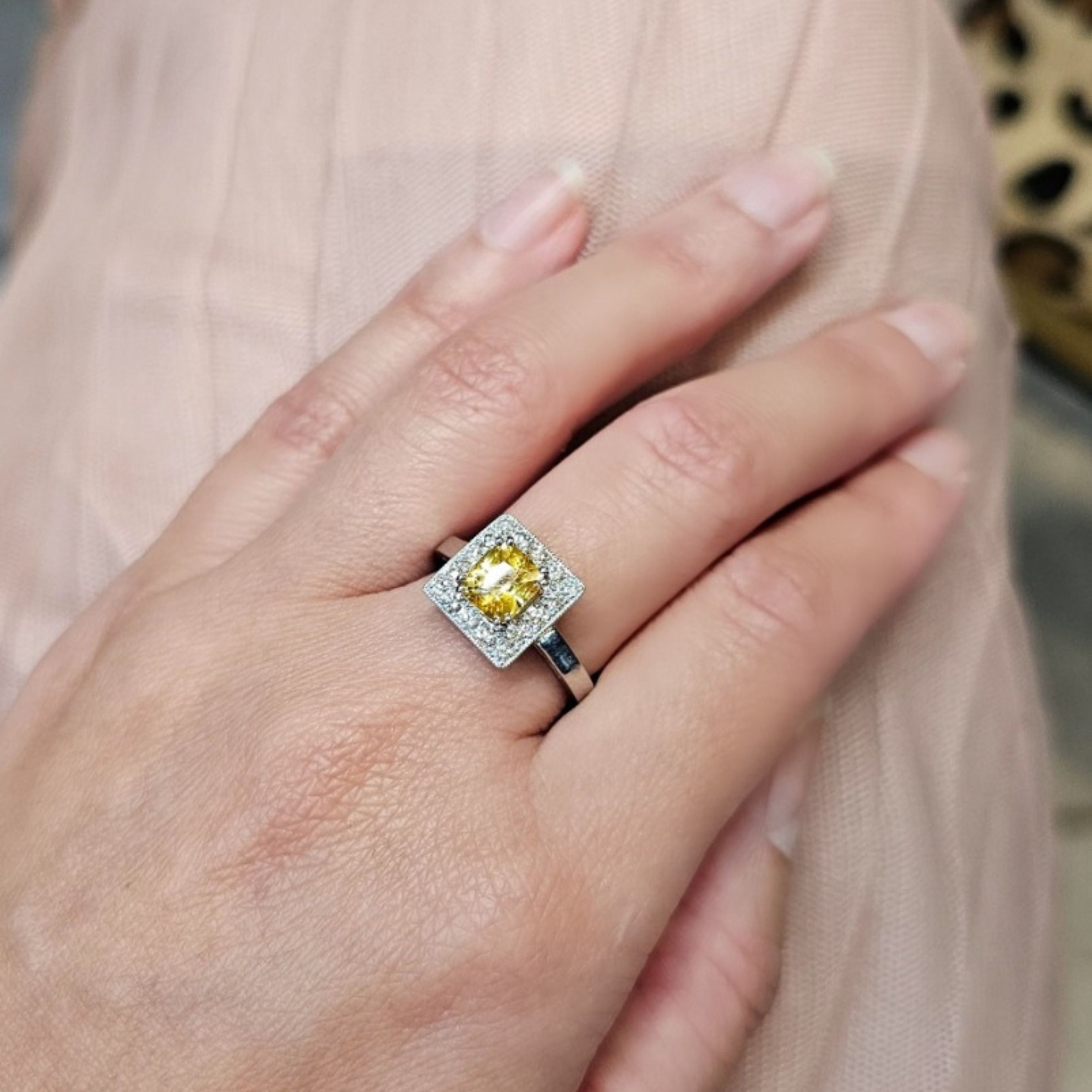 Bague en platine 850, diamants et saphir jaune naturels - Taille EU53