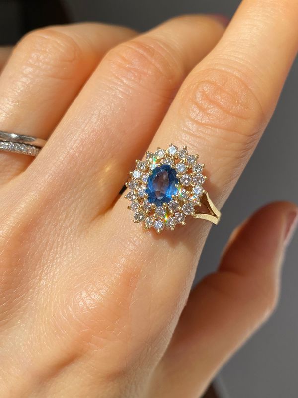 18k yellow gold sapphire and diamond ring