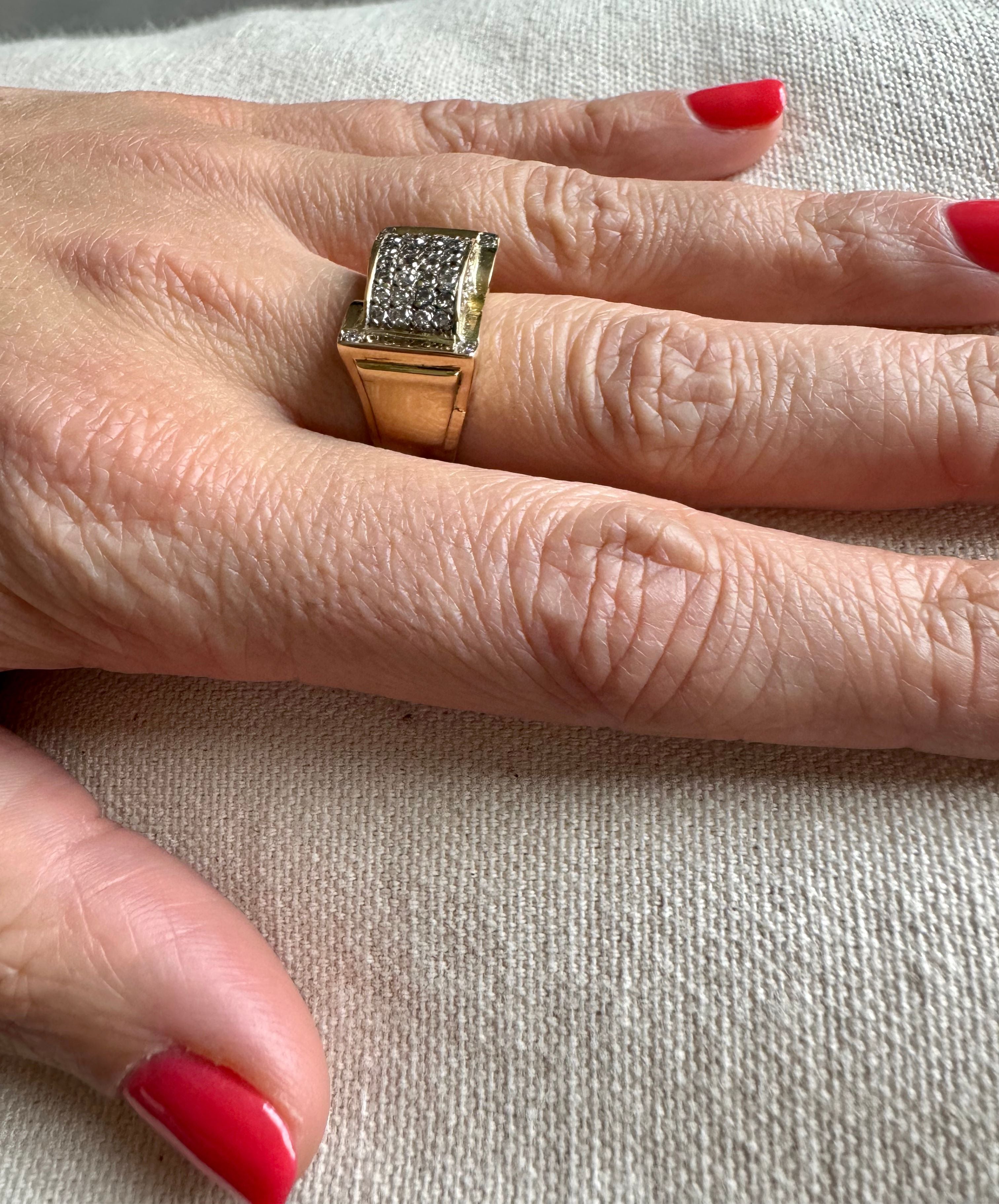 Ring at yellow gold and diamonds