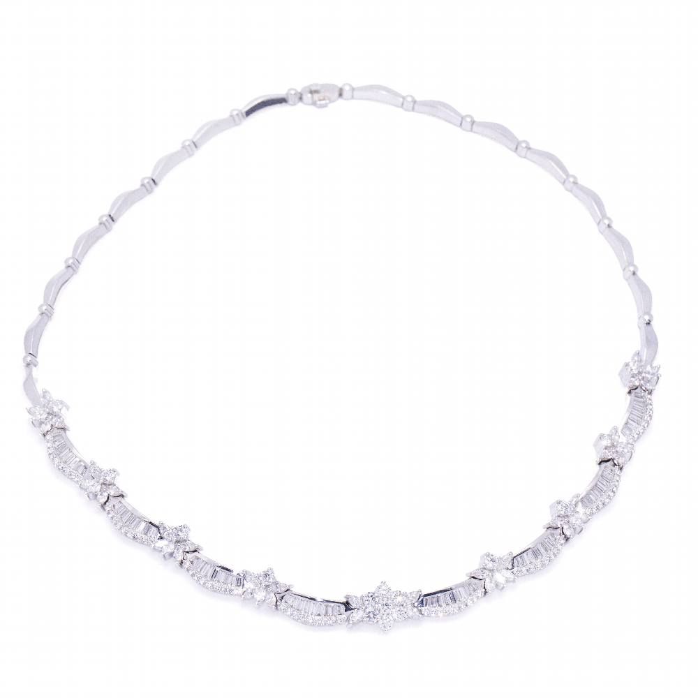 Collier THAYPER en or blanc avec diamants