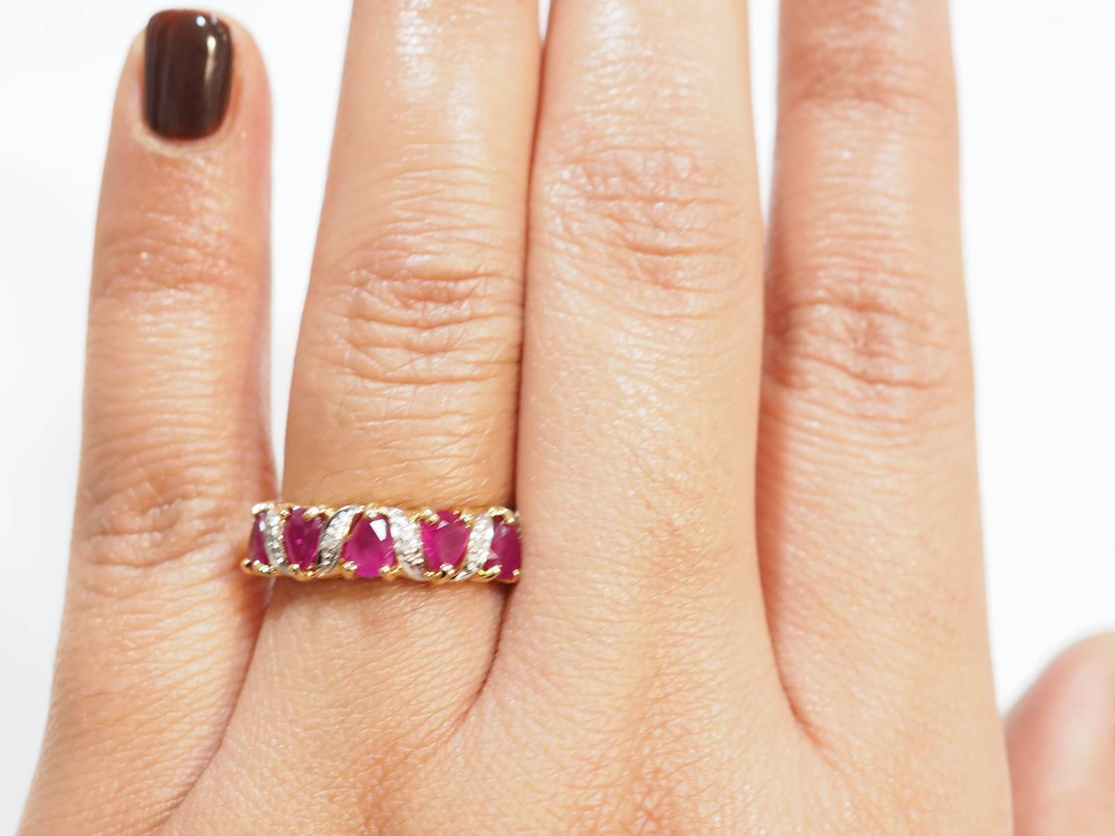 Ring wedding band in yellow gold and ruby