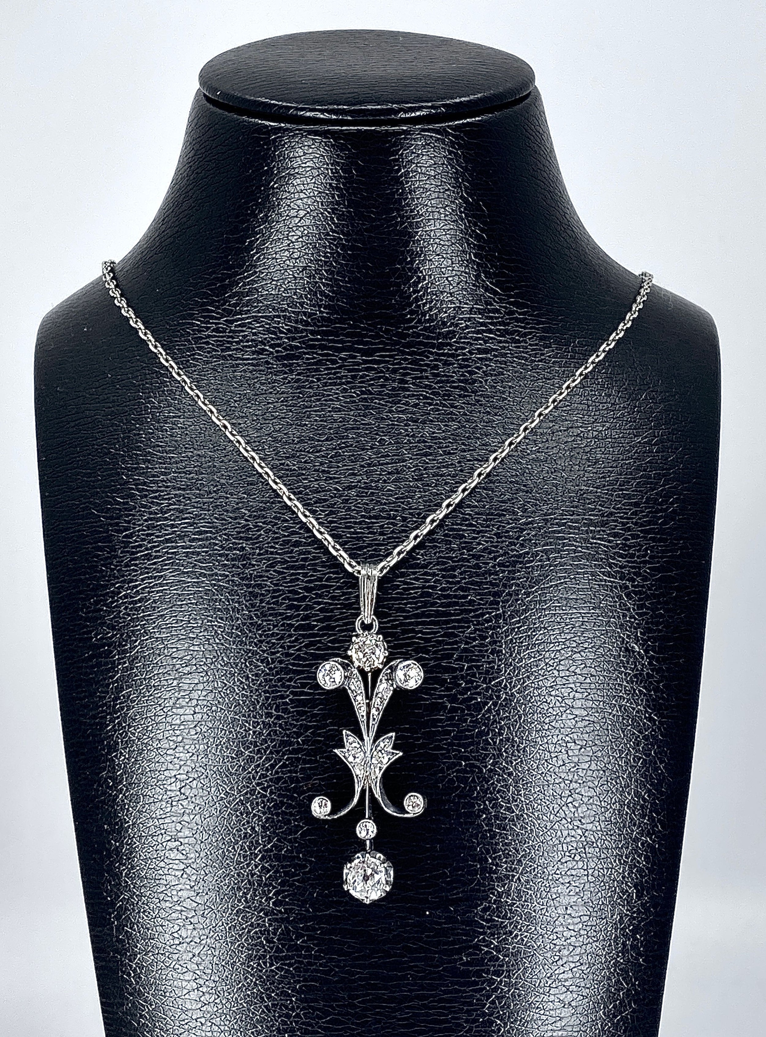 Gold and silver pendant set with diamonds, with chain. Napoleon III period