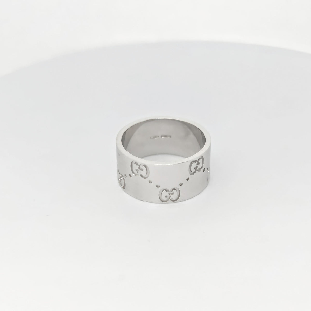 Bague Icon or blanc signée Gucci