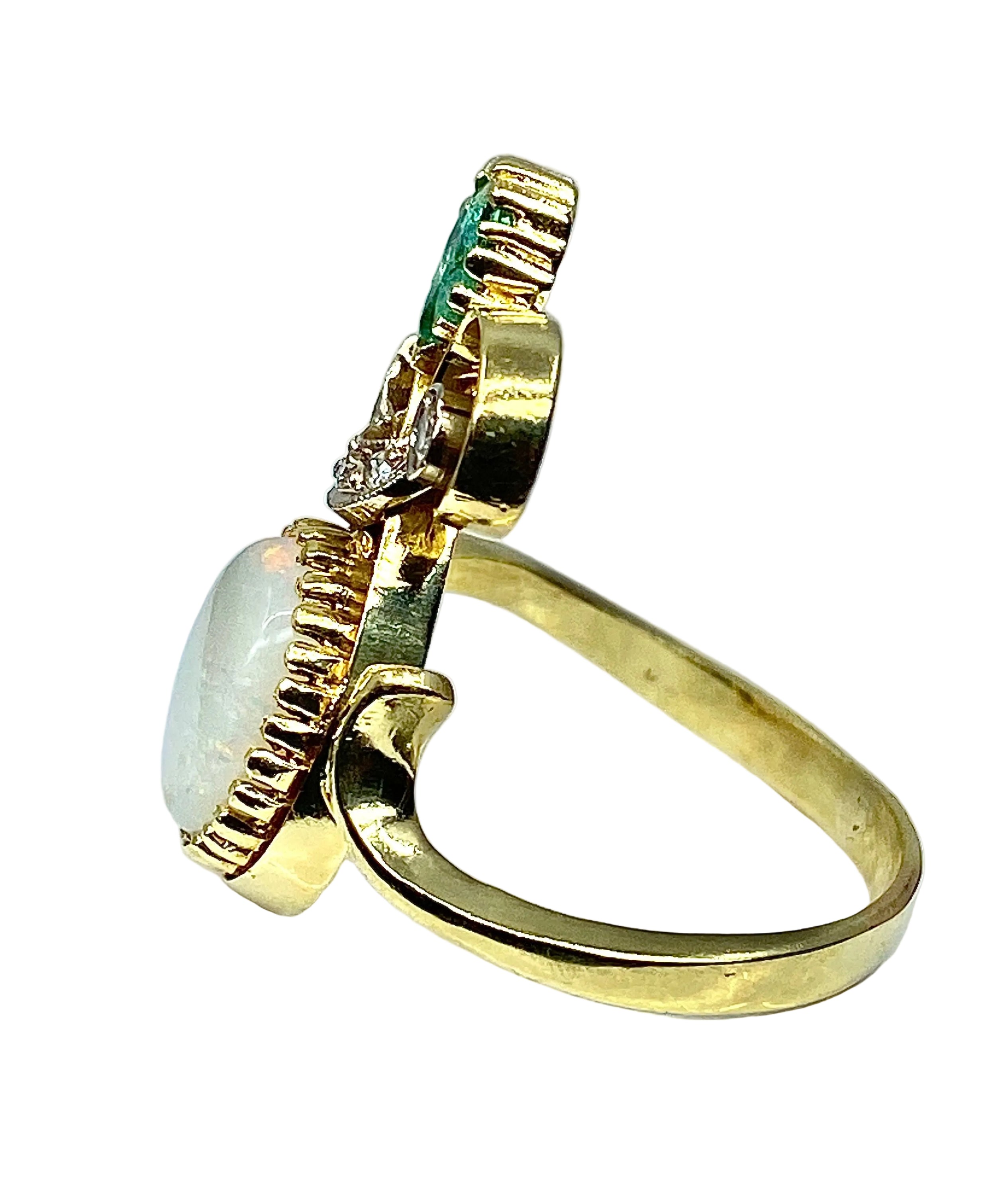 Bague en or jaune et or blanc 18 carats en opale, émeraude et diamants