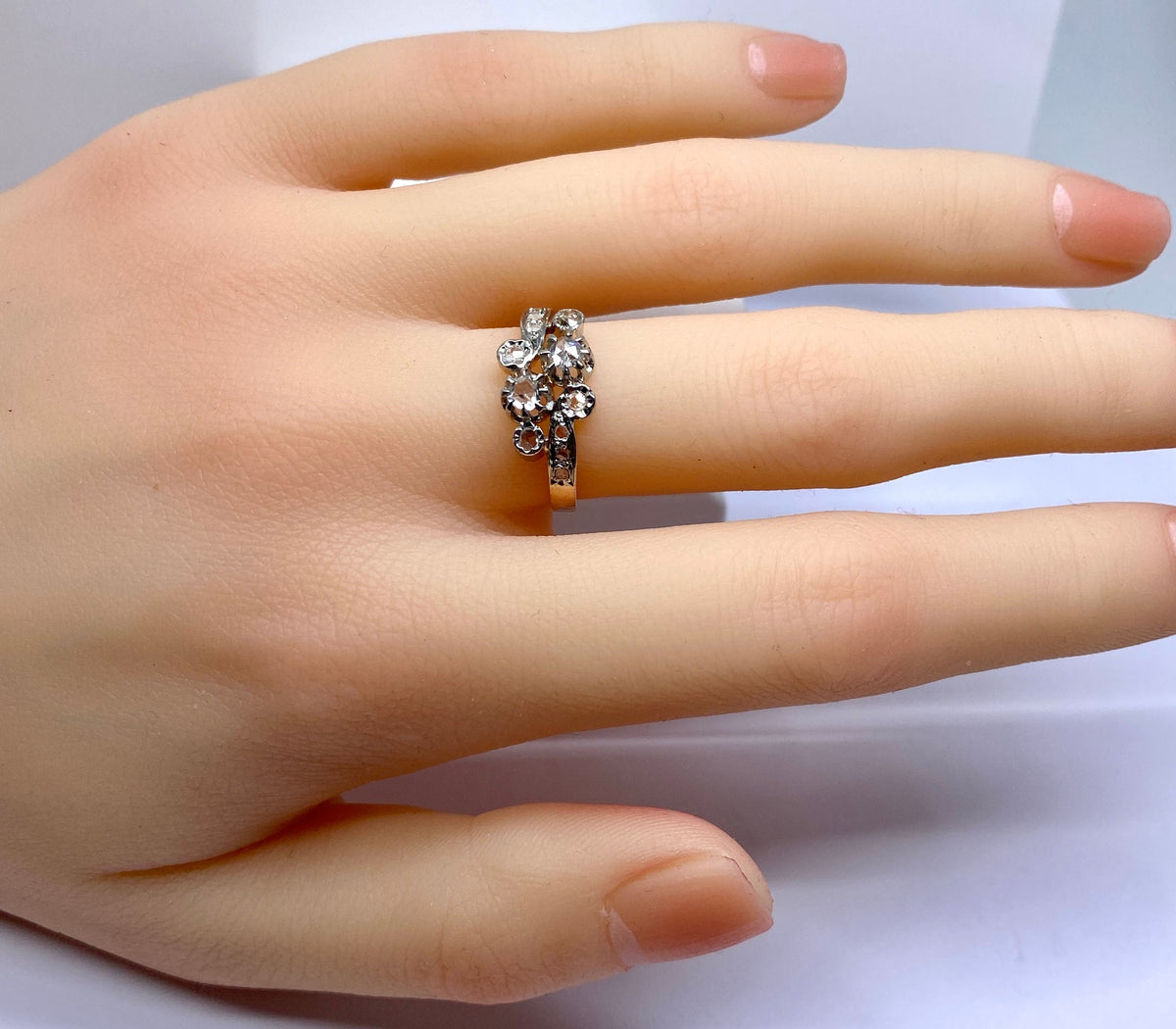 Ring at yellow gold and diamonds