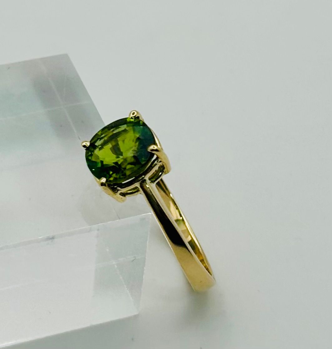 ANILLO DE ORO CON GEMA NATURAL