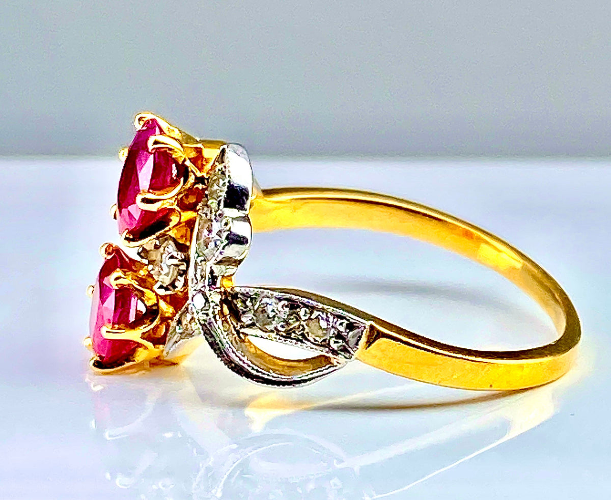 18k yellow gold and platinum ruby ​​and diamond ring