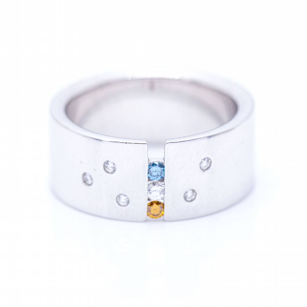 Bague en or avec diamants blancs et fancy d'occasion