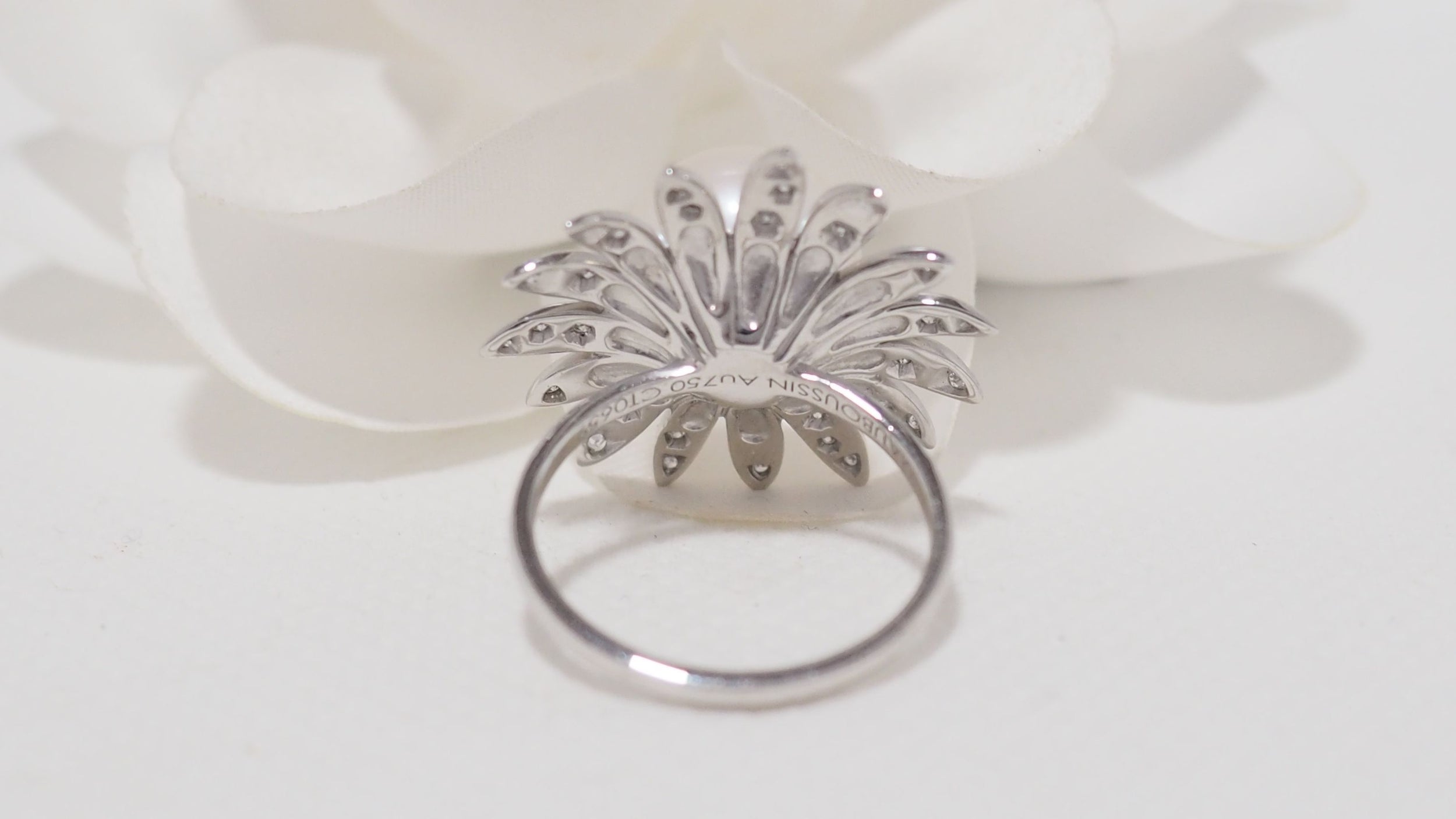 Mauboussin white gold ring "Au café des 2 amours" cultured pearl and diamonds