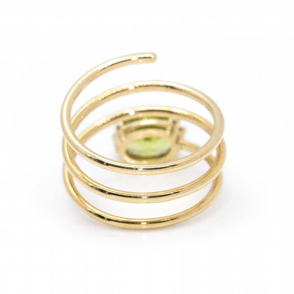 Ring gold and peridot spiral