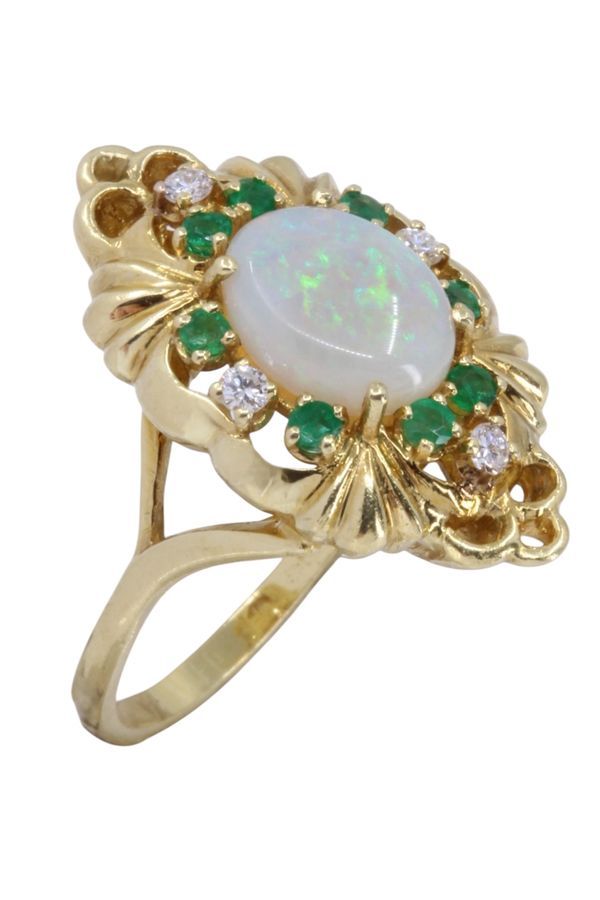 Bague ancienne opale, émeraudes et diamants en or jaune