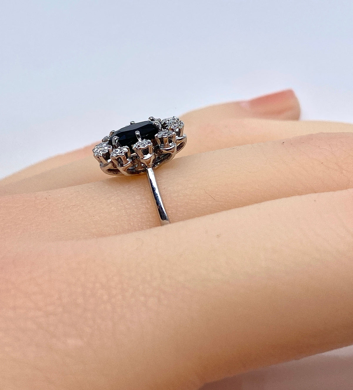 Ring daisy in white gold sapphire and diamonds