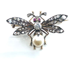 Broche mouche en or 18 carats et argent en diamants et perles fines vers 1850