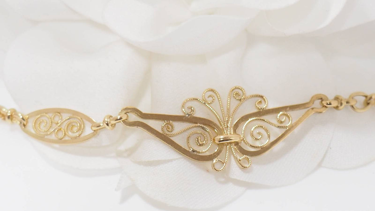 Antique drapery necklace in yellow gold 