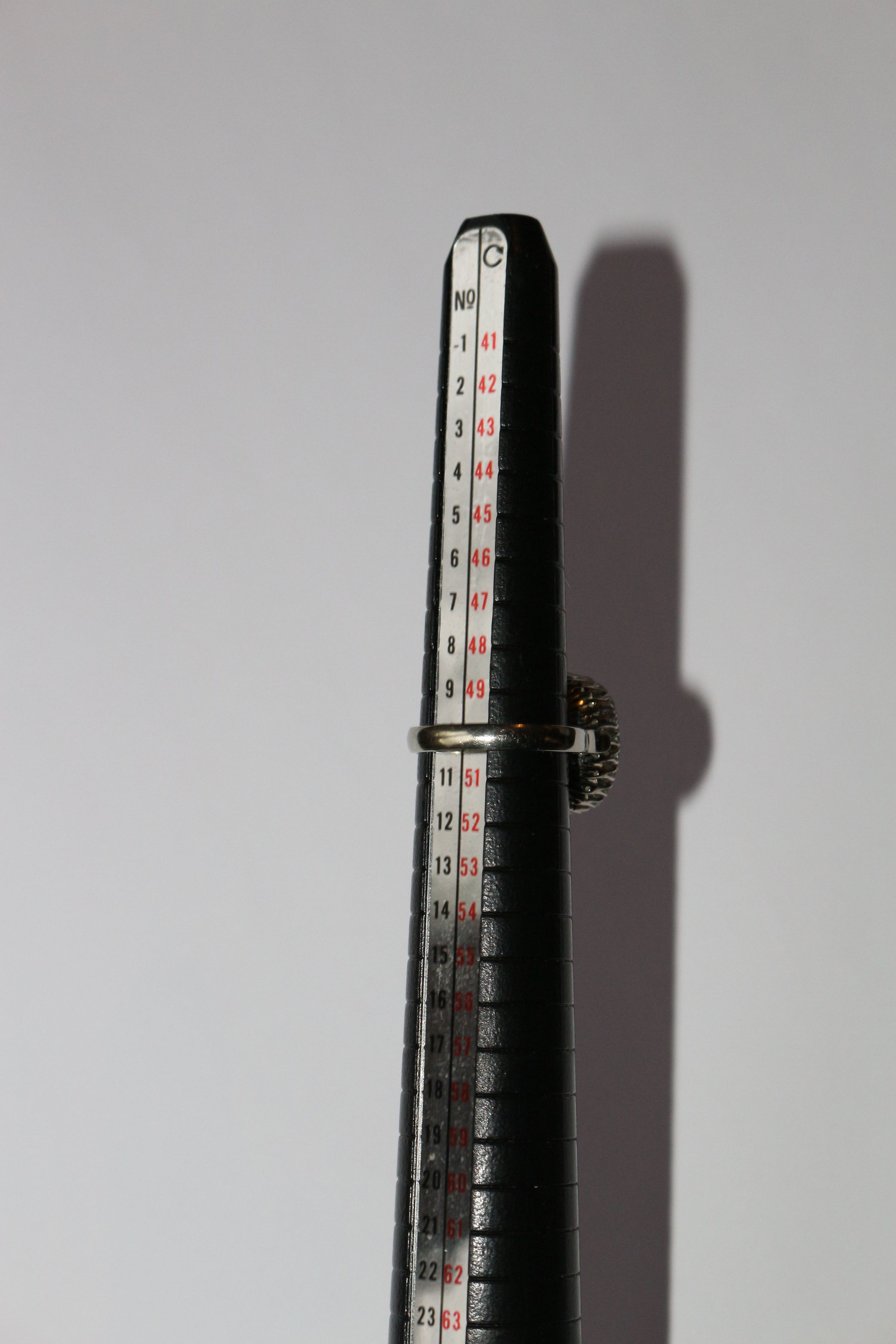 Ring Surroundings in white gold, sapphire and diamonds