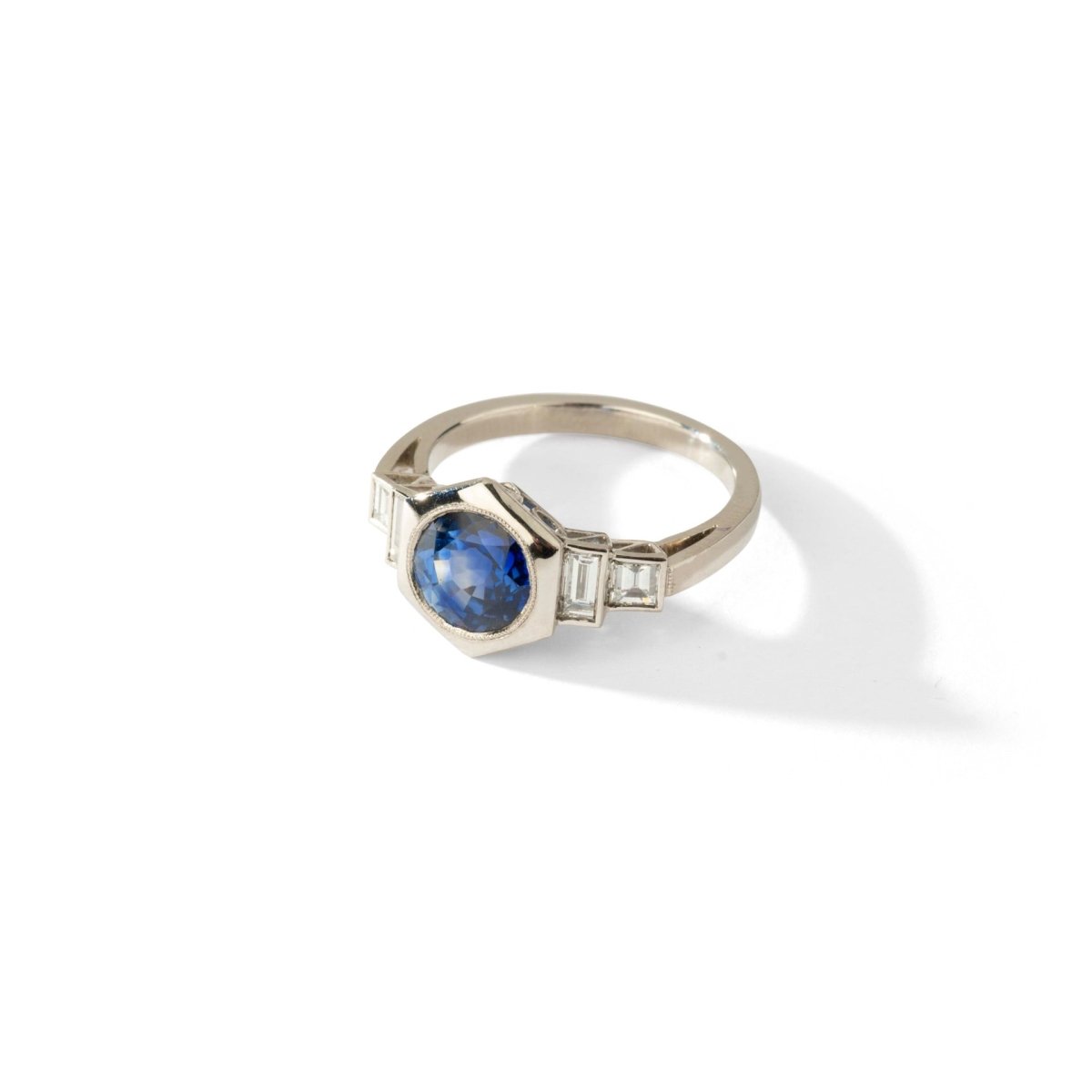 Bague Octogonale en platine, saphir et diamant