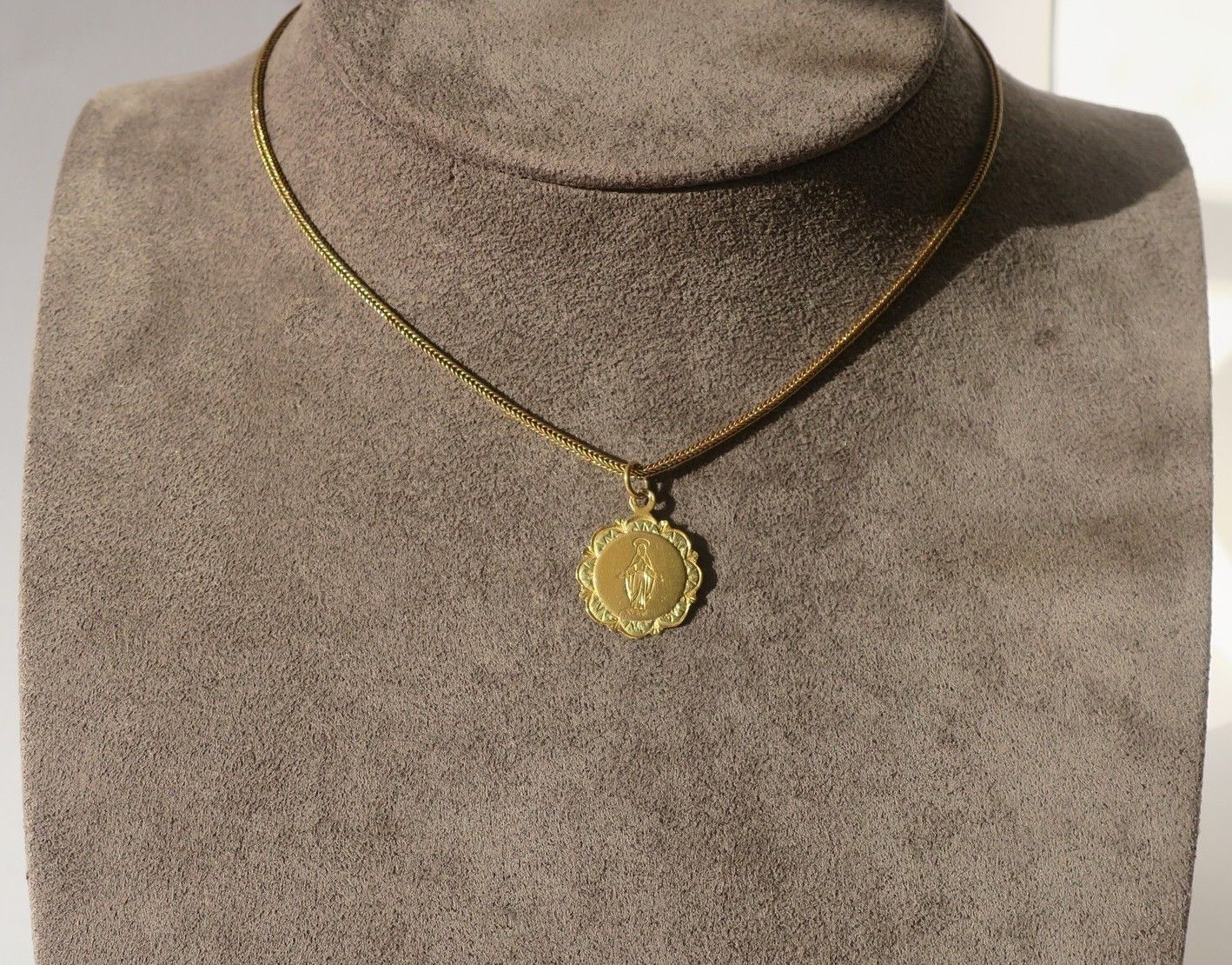 Pendentif Vierge Miraculeuse en or jaune et or vert