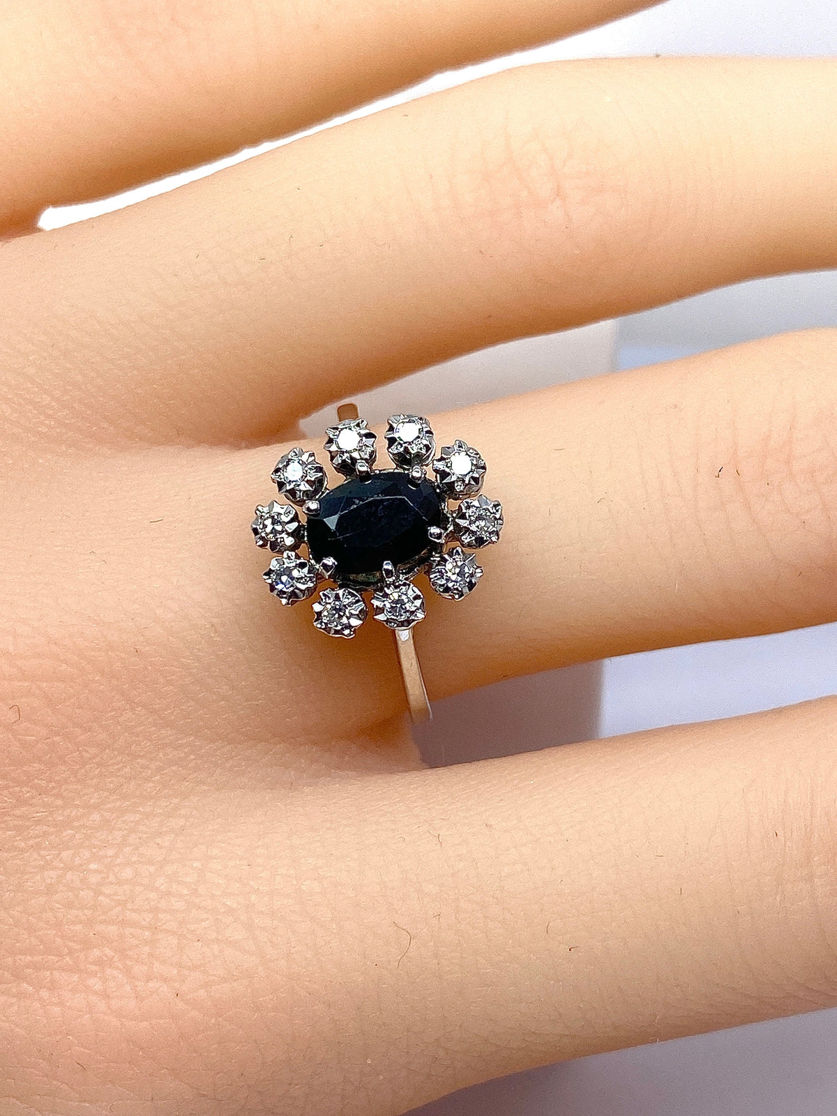 Ring daisy in white gold sapphire and diamonds