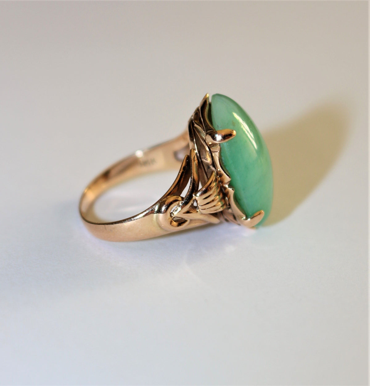 Jade Ring Yellow gold