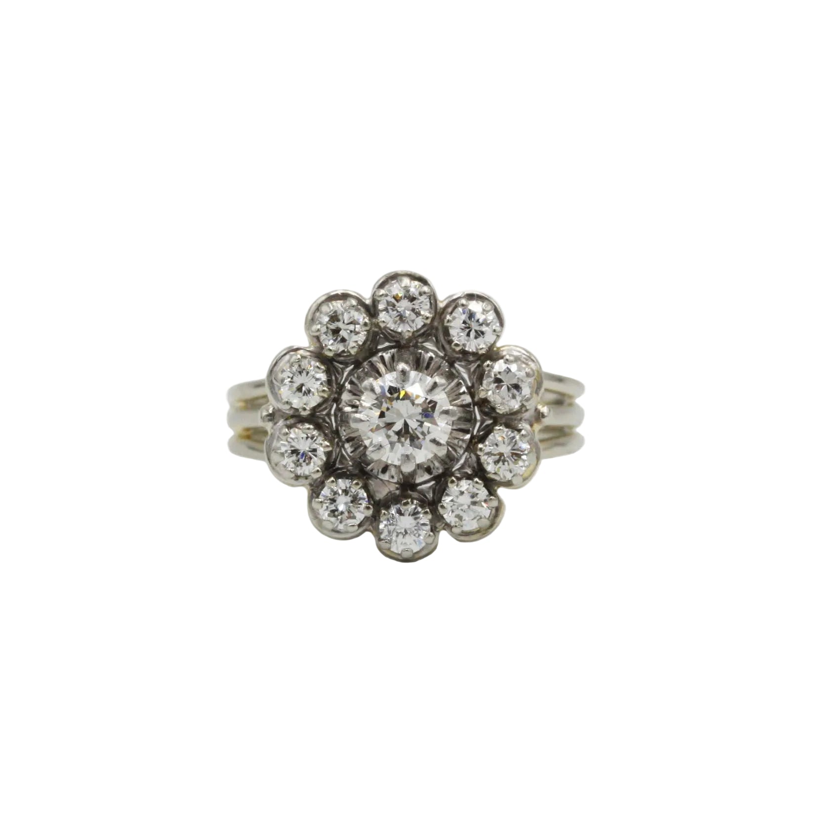 Bague Marguerite en or blanc, platine et diamants