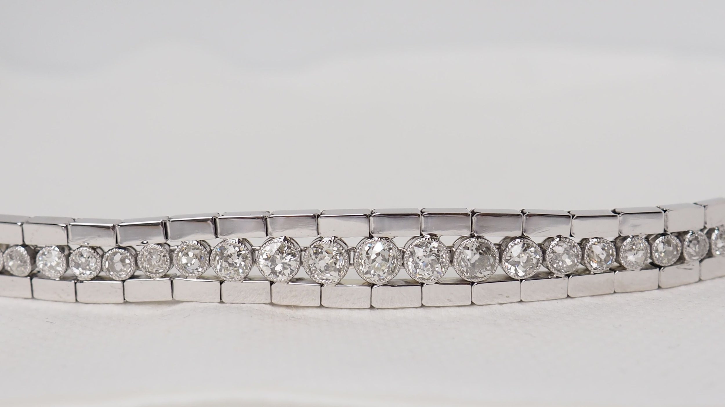 Old river bracelet in white gold and diamonds 
