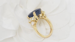 Bague importante en or jaune, saphir de Ceylan et diamants