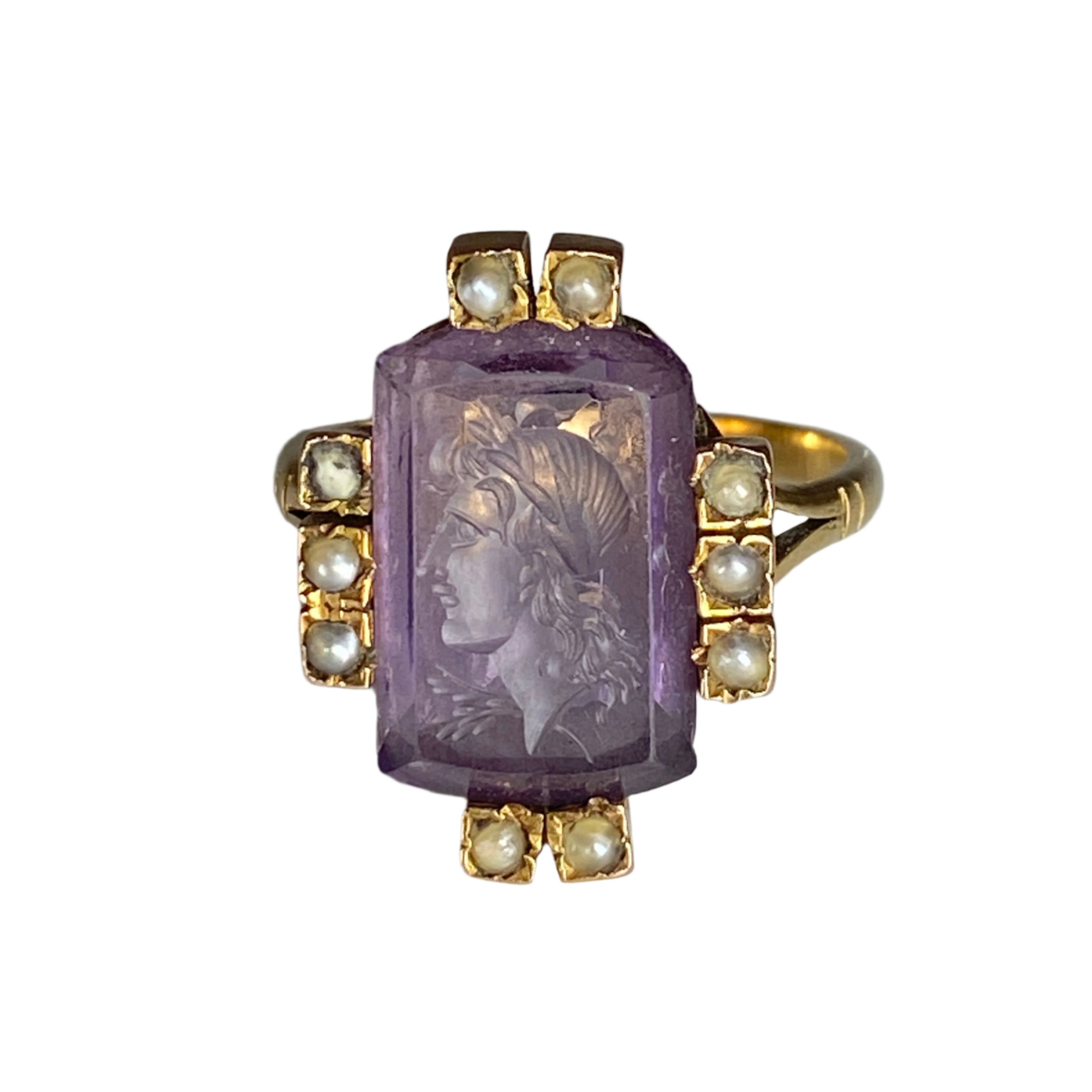 Bague intaille en or jaune, verre et perles