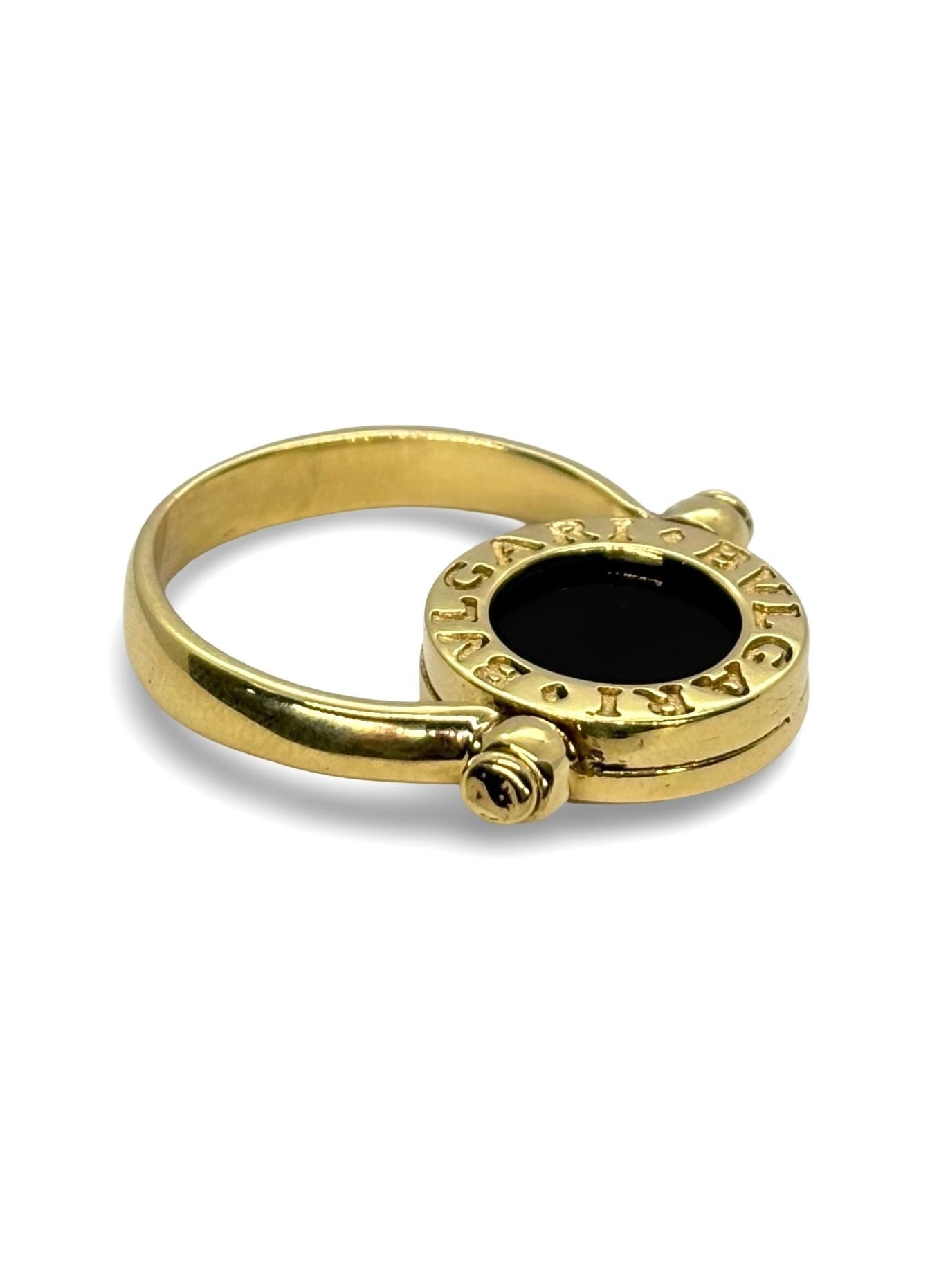 Ring BULGARI "Reversible" in yellow gold, mother-of-pearl and onyx