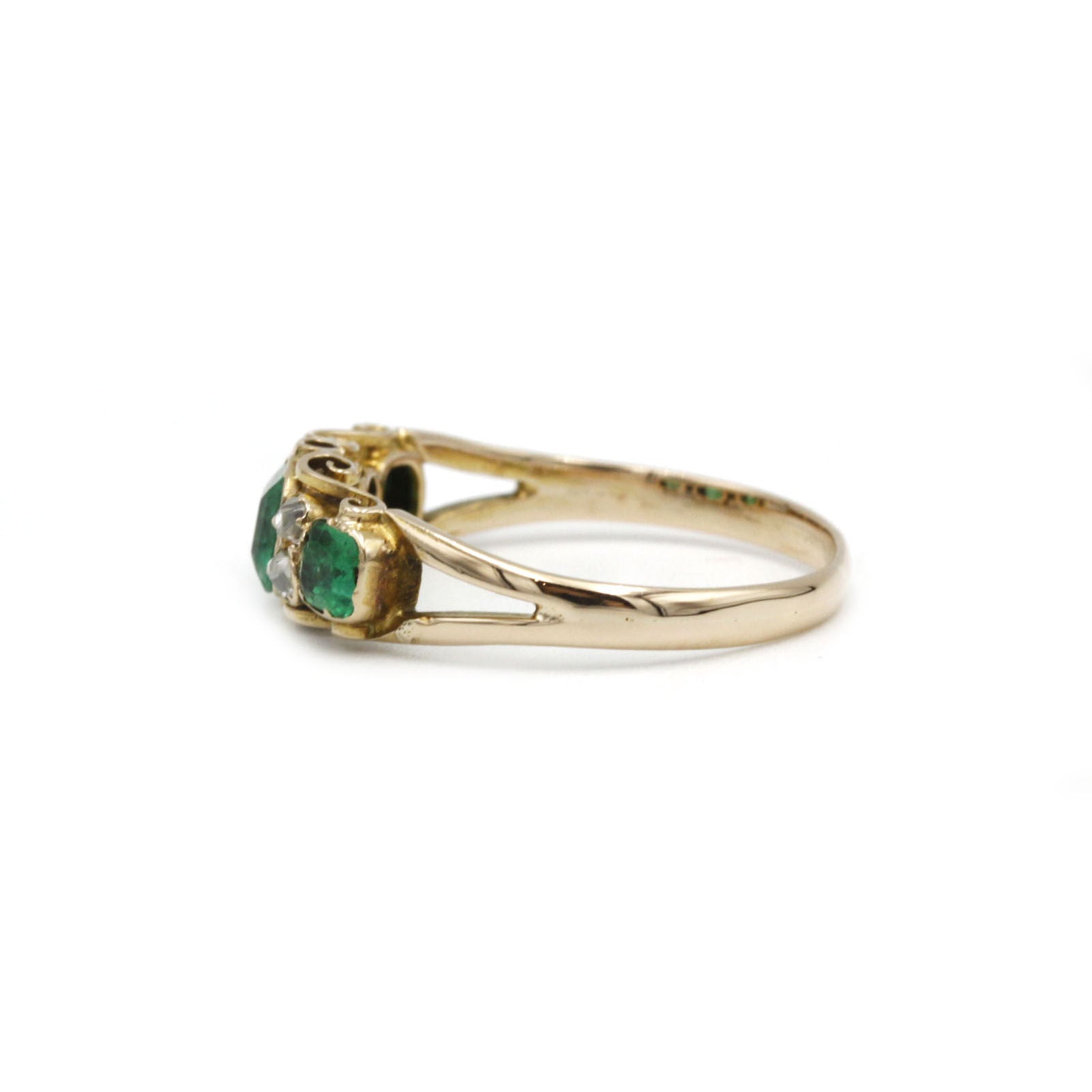 Bague - Or, Diamants, Emeraudes