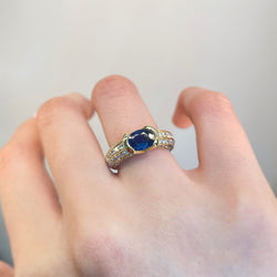Ring - Gold, diamonds and Sapphire