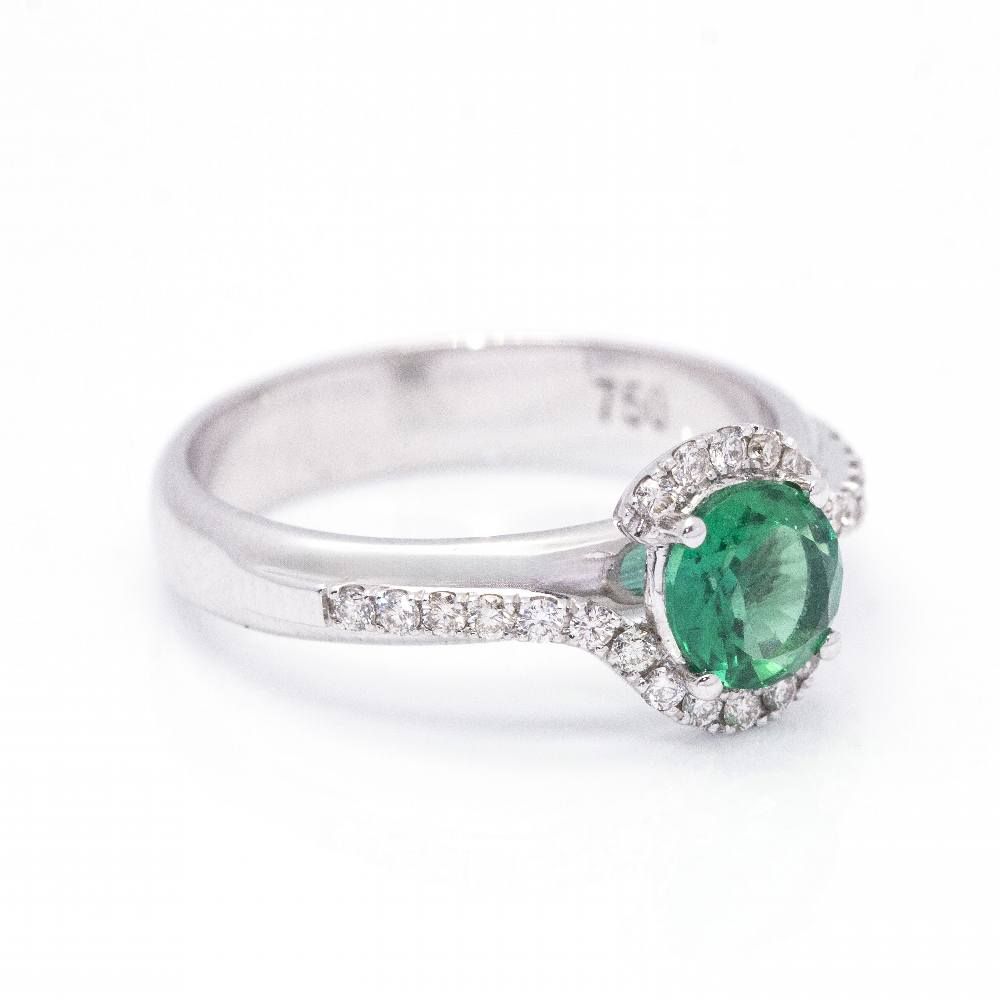 White gold, emerald and diamond Solitaire Ring